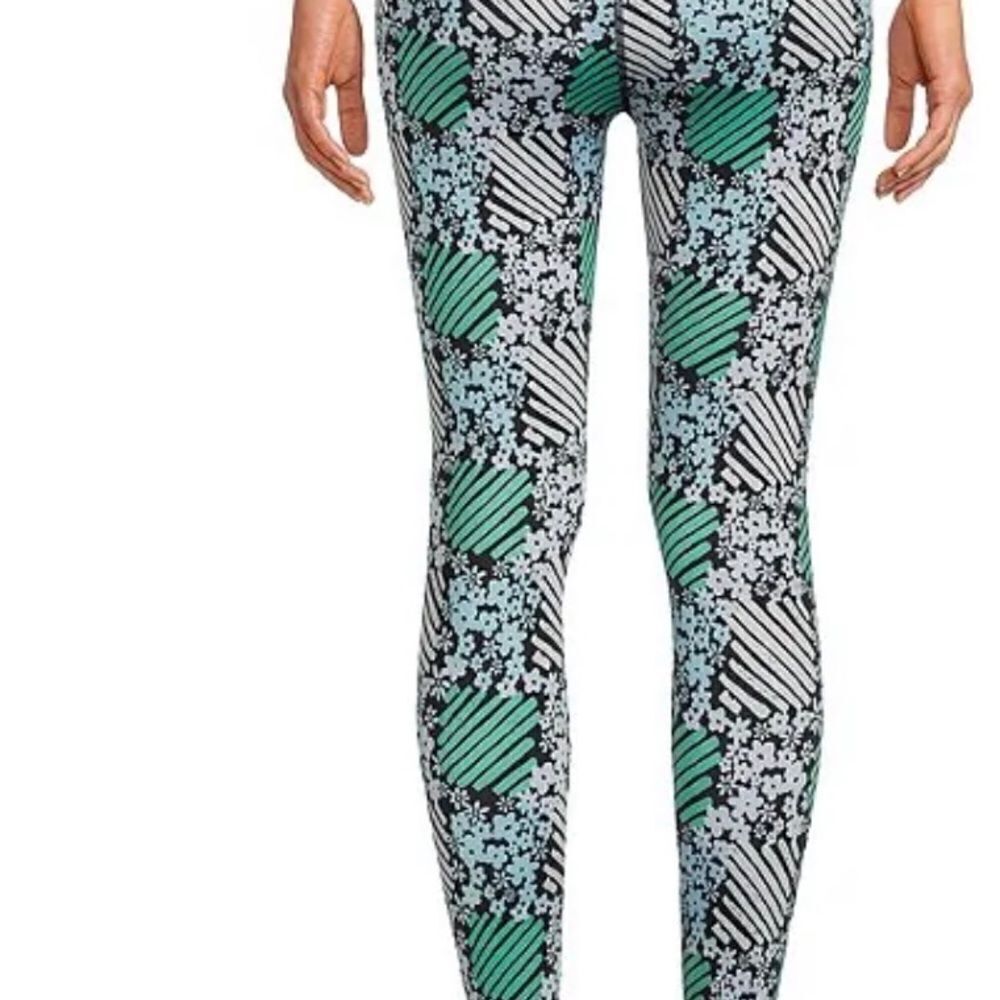 NWT FP Movement Printed Lose Control
Wrap Legging / Daisy Check size XS
NWT - Picture 5 of 12